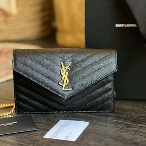 YSL CASSANDRE MATELASSÉ ENVELOPE CHAIN WALLET IN GRAIN DE POUDRE